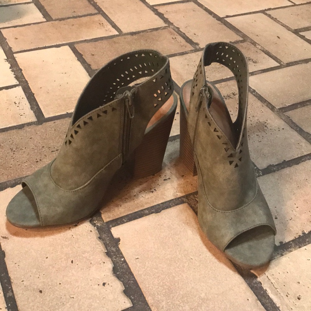 ❌ SOLD ❌ Wedge PeepToe Booties